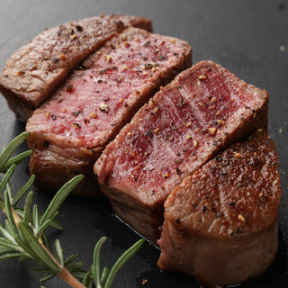 焼いて楽しむ飛騨牛トモサンカクステーキの贅沢な味わい