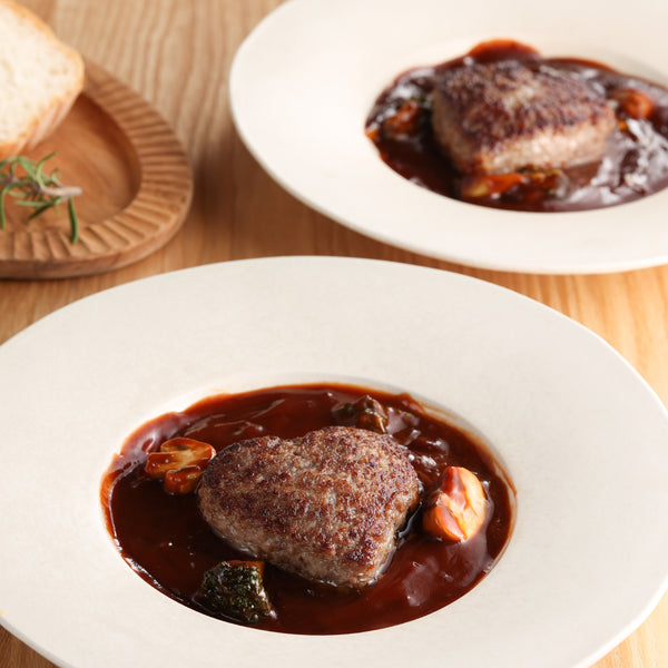 飛騨牛ハート型ハンバーグを楽しむ特別な食卓イメージ